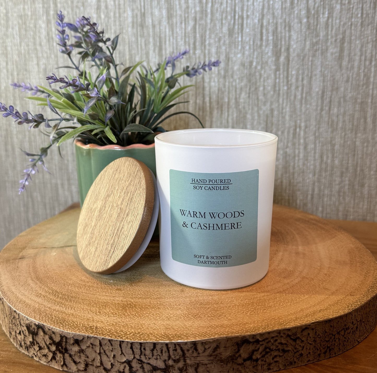30cl Warm Woods & Cashmere Candle