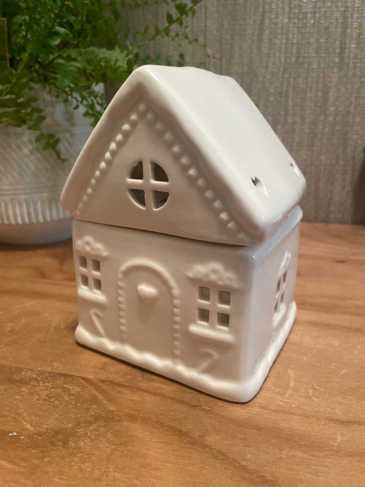 White Gingerbread House Wax Warmer